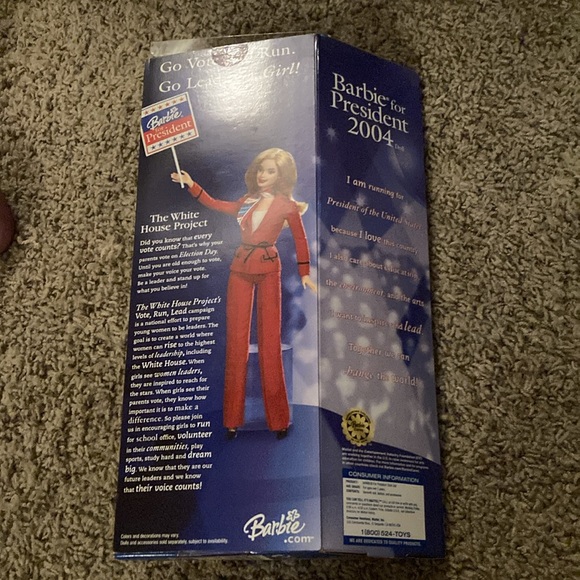 New Barbie for President 2004 in Red Suit new - Picture 3 of 3